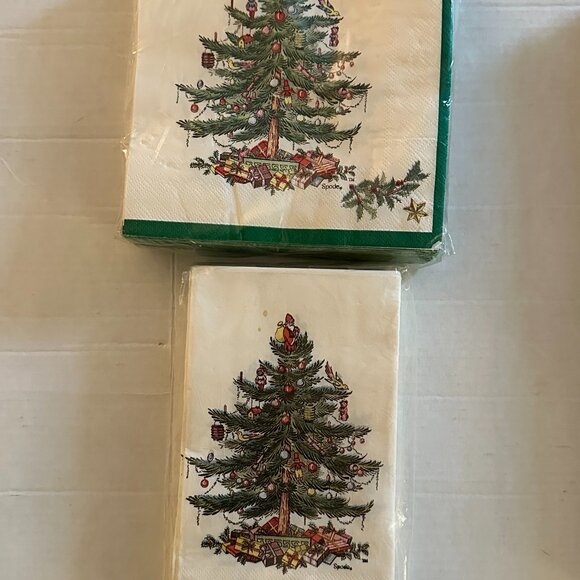 Amazon.com: Spode - Napkin Set, Holiday Inspired Home Decor  Spode Christmas Tree Tablecloth 60x84 Oblong + Matching Napkins New